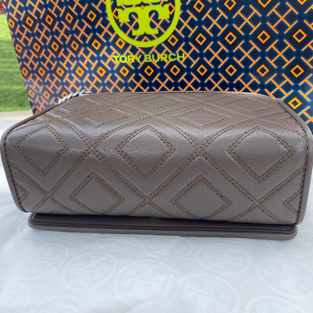 🆕💎💎Tory Burch Fleming charm small convertible shoulder bag/crossbody bag - Picture 7 of 12